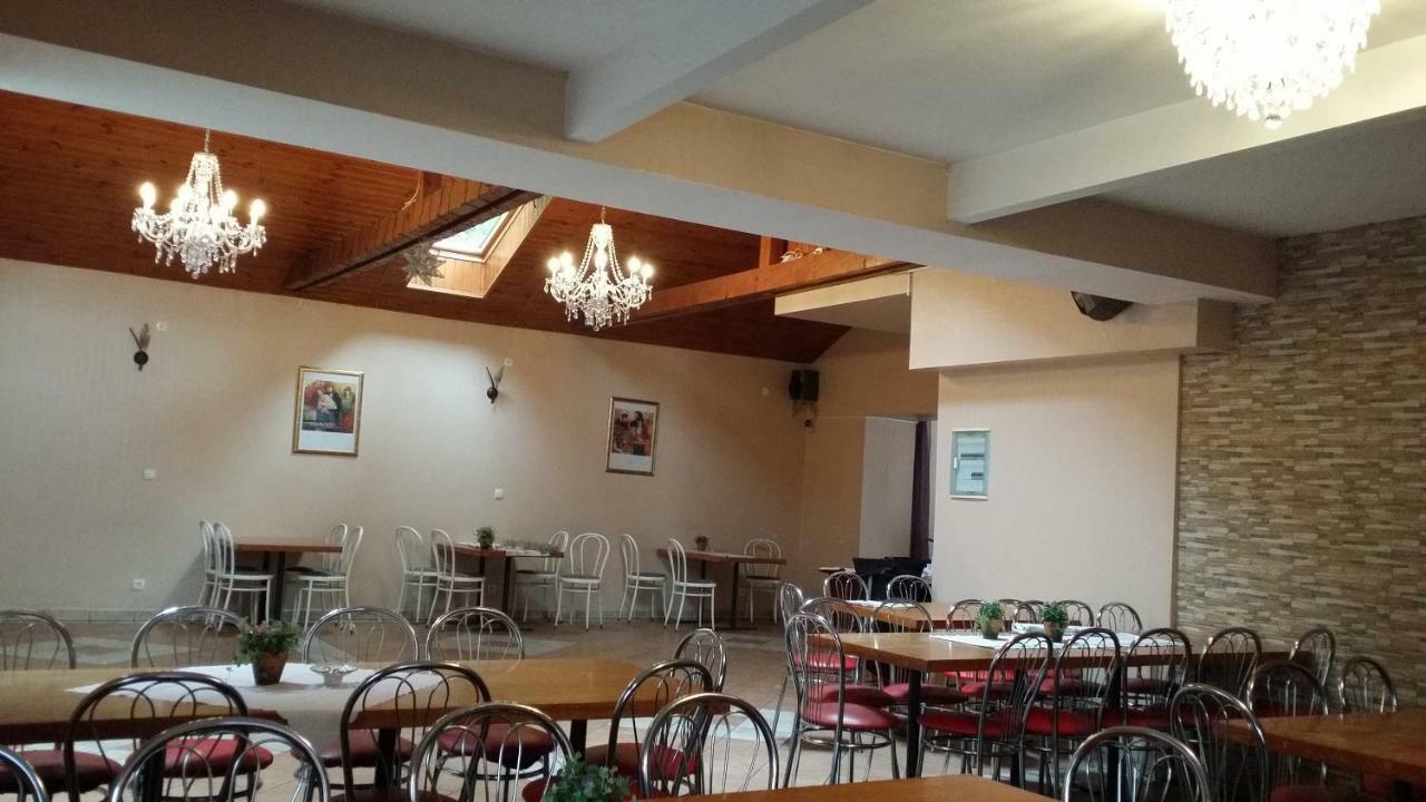 Gosciniec Ella Inn Lipniki Lipniki  Exterior foto